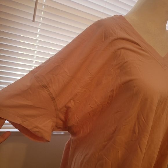 Lululemon 'Side Tie' V-Neck Tee - Picture 5 of 8